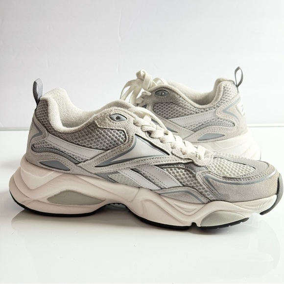 Reebok Men’s Retro Classic Sneakers Size 10.5 Grey Beige Mesh Suede Comfort - Picture 2 of 10